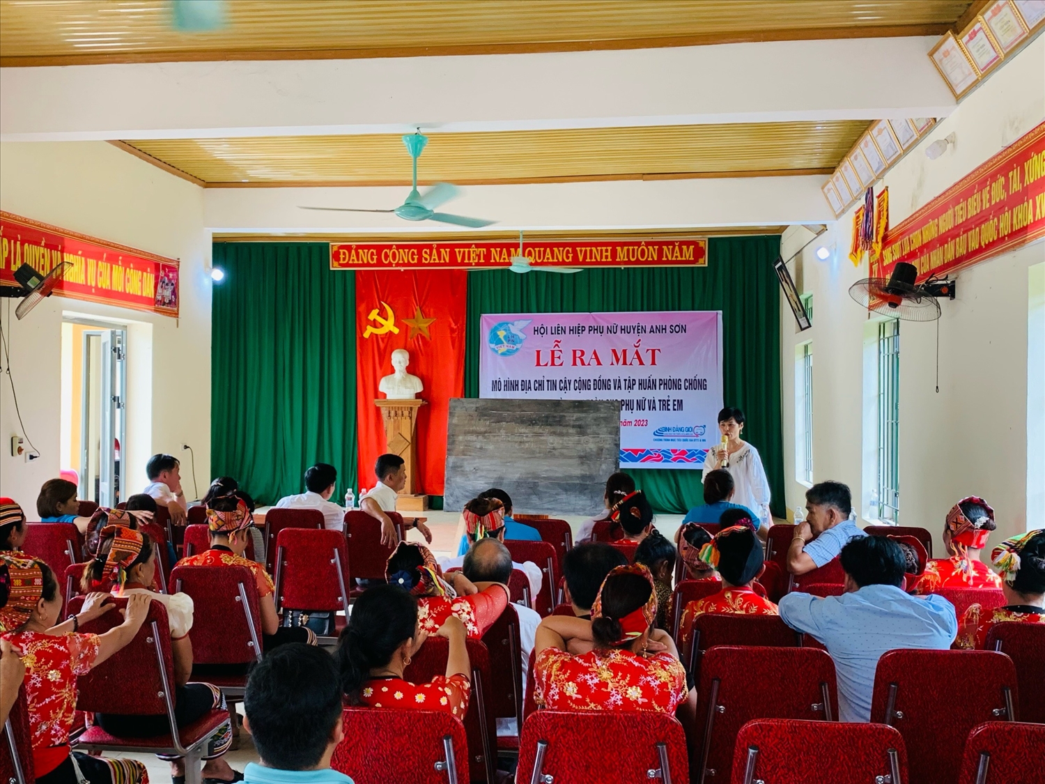 Ra mắt địa chỉ tin cậy cộng đồng và tập huấn phòng chống báo lực gia đình ở huyện Anh Sơn