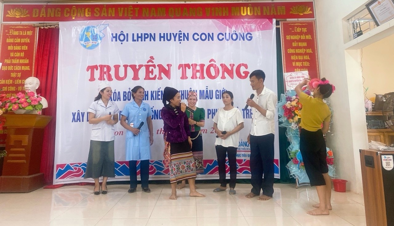Tiểu phẩm tuyên truyền xóa bỏ định kiến khuôn mẫu giới, xây dựng gia đình hạnh phúc ở huyện Con Cuông