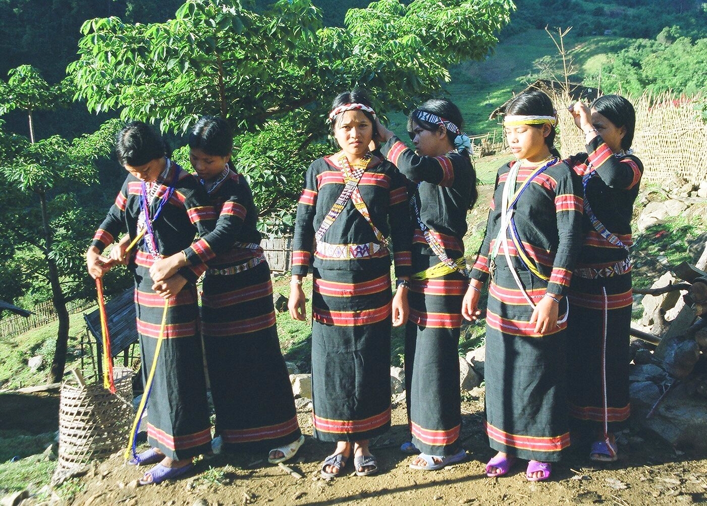 Trang phục truyền thống của dân tộc Xơ Đăng ở xã Trà Nam, huyện Nam Trà My