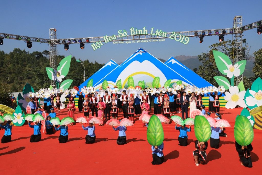 Lễ hội Hoa sở là một trong những sản phẩm du lịch độc đáo của huyện vùng cao Bình Liêu