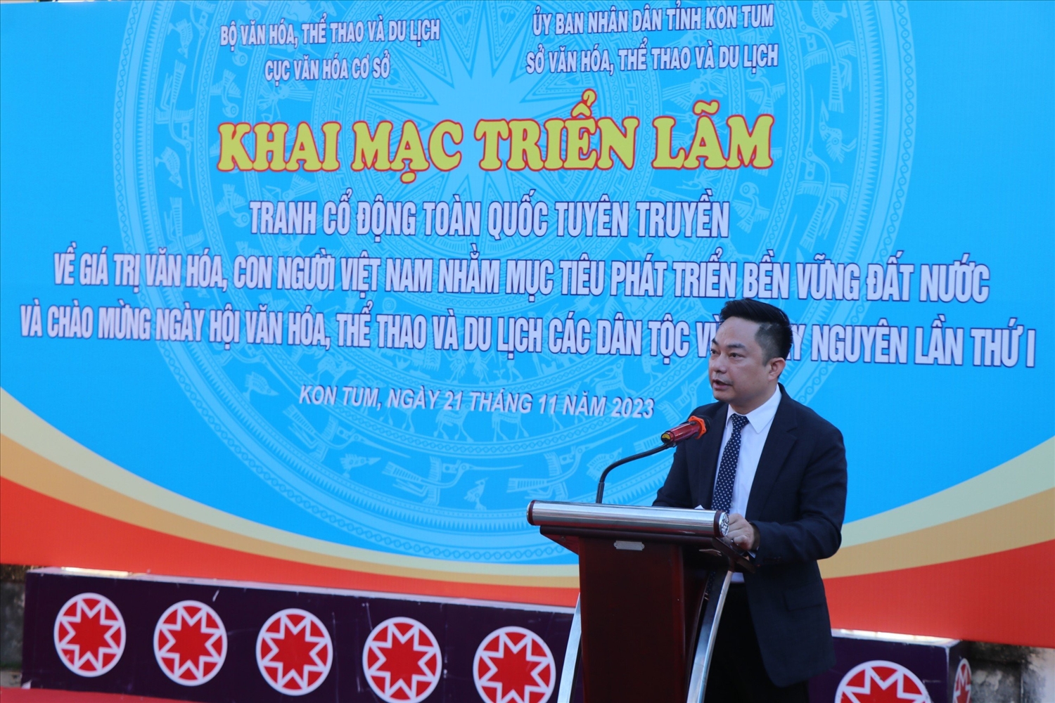 Phó Cục trưởng Cục Văn hóa cơ sở Nguyễn Quốc Huy phát biểu khai mạc Triển lãm