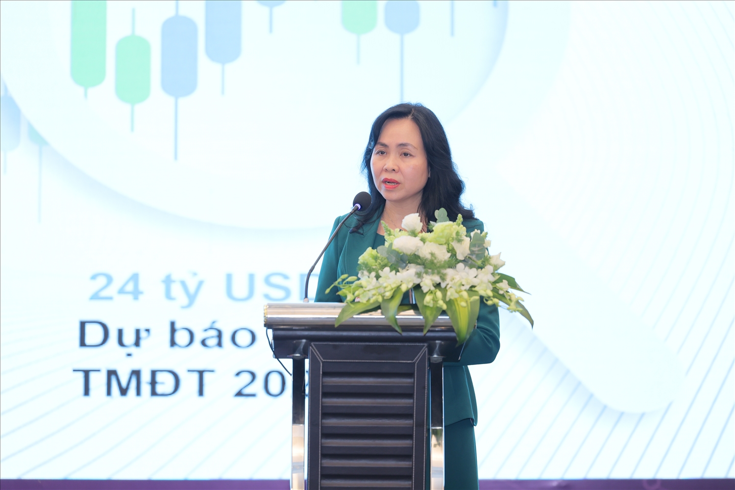 Bà Lê Hoàng Oanh, Cục Thương mại điện tử và Kinh tế số phát biểu tại Diễn đàn