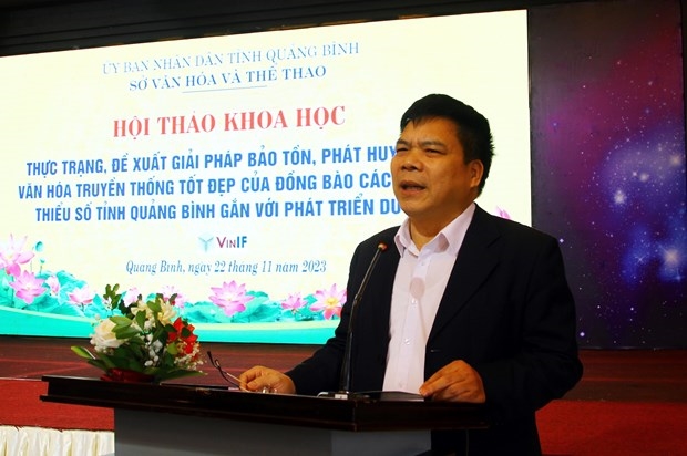 Thạc sỹ Đinh Xuân Thắng, Phó Vụ trưởng Vụ Tuyên truyền, Ủy ban Dân tộc trình bày tham luận