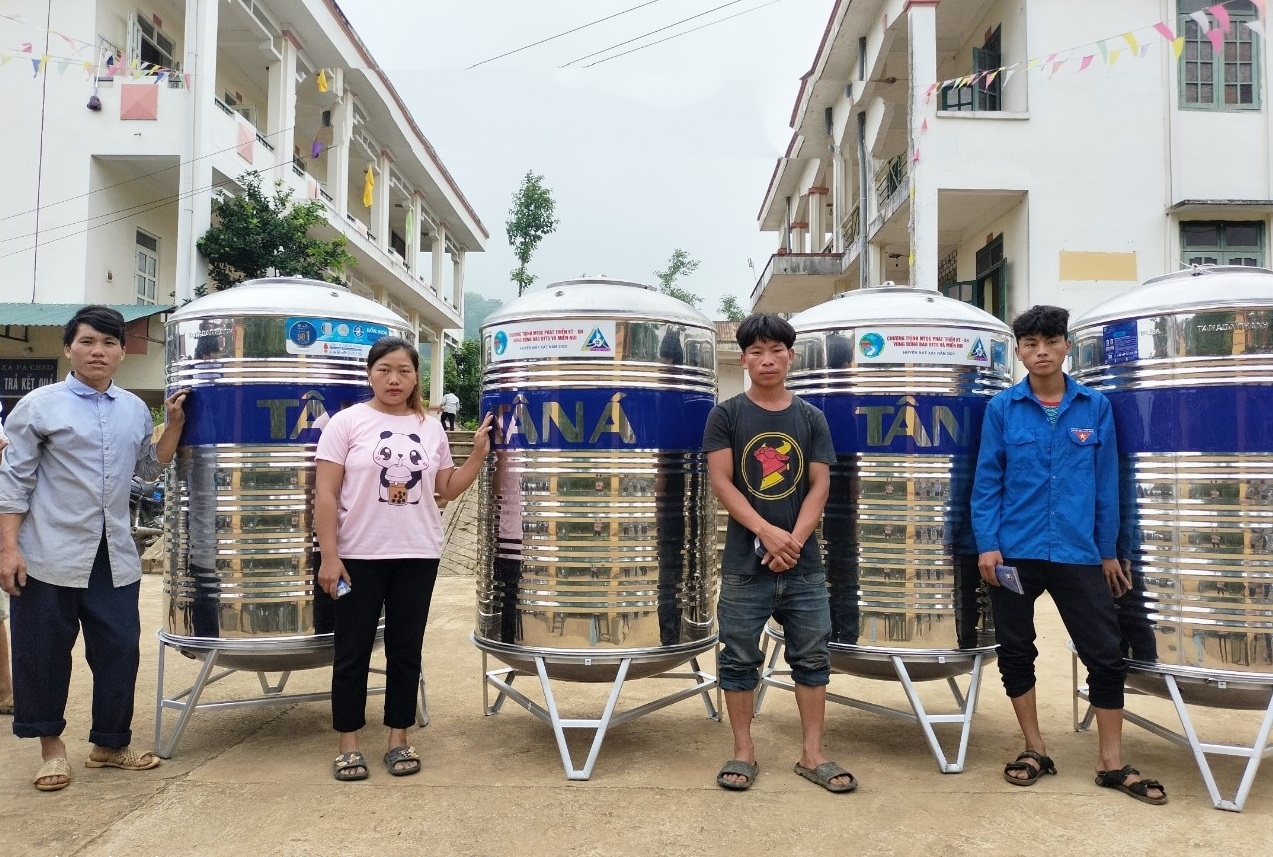 Hơn 800 bồn chứa nước đã được hỗ trợ cho người dân trên địa bàn huyện Bát Xát 