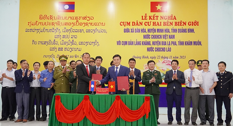 (Ban CĐ- CĐ TT Đối ngoại): Kết nghĩa cụm dân cư hai bên biên giới tỉnh Quảng Bình và Khăm Muộn (Lào)