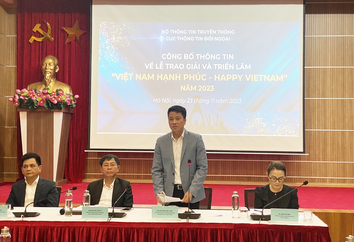 Đại diện Cục Thông tin đối ngoại, Bộ Thông tin và Truyền thông công bố lễ trao giải Cuộc thi ảnh, video “Việt Nam hạnh phúc - Happy Vietnam năm 2023” 