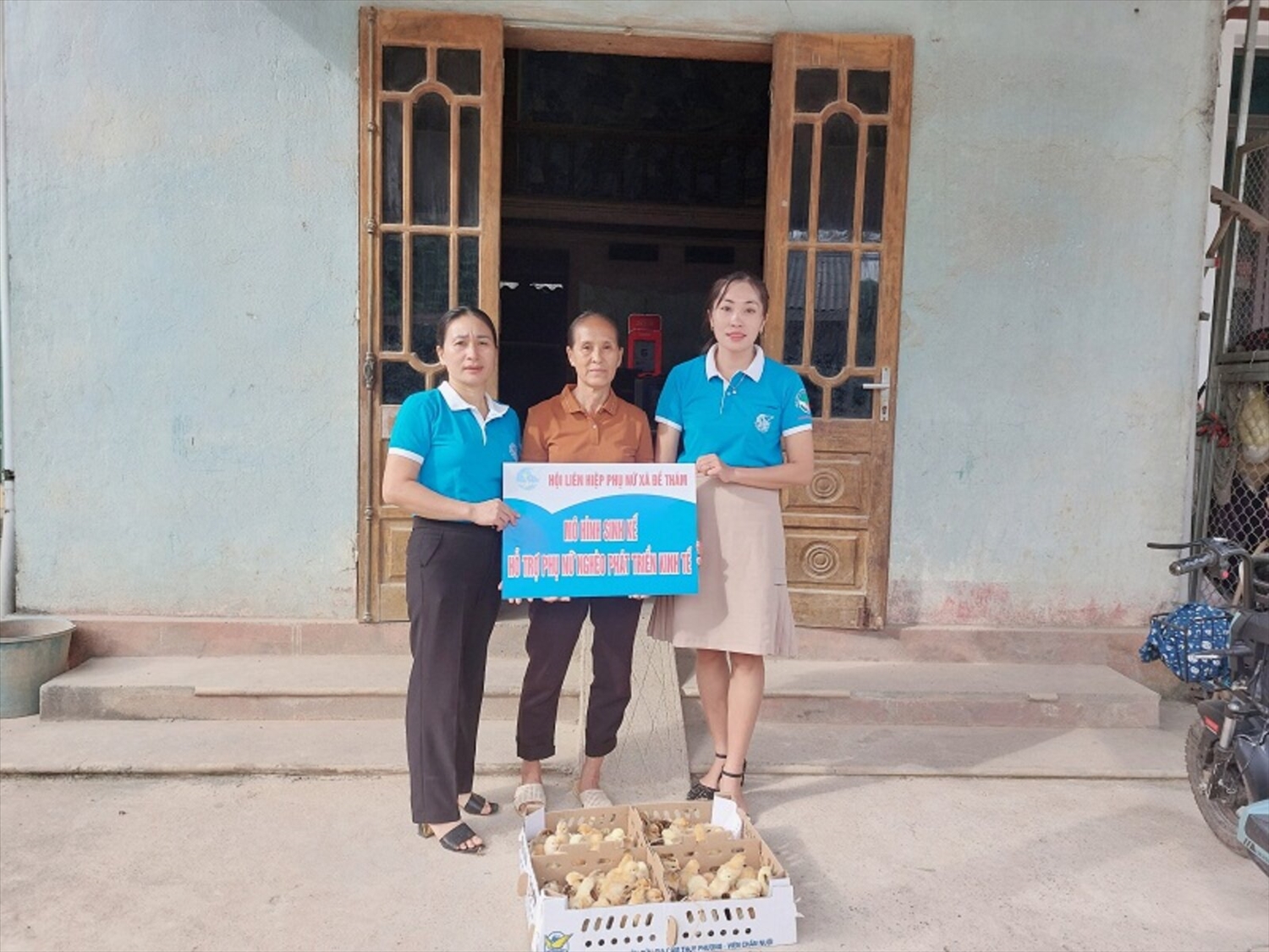  Hội phụ nữ xã Đề Thám (huyện Tràng Định) trao mô hình sinh kế hỗ trợ phụ nữ nghèo phát triển kinh tế