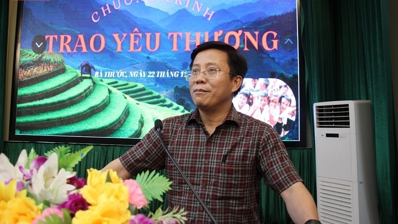 Nhà báo Nguyễn Anh Tuấn, Thư ký Chi hội Báo chí Trung ương phát biểu tại buổi trao quà