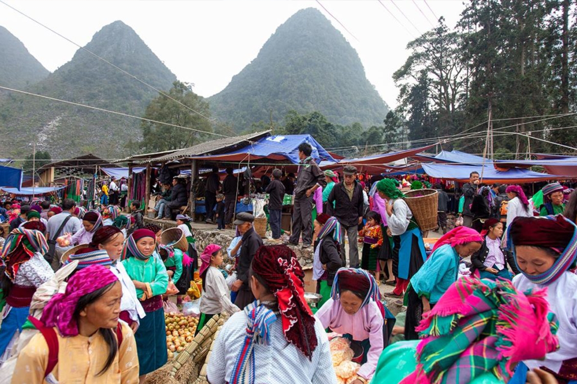 Một nét chợ phiên phố cổ Đồng Văn, họp chợ diễn ra vào buổi sáng chủ nhật hàng tuần