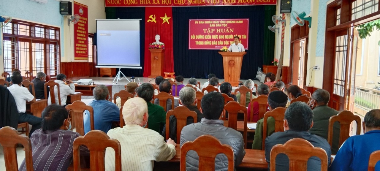 Ban Dân tộc tỉnh Quảng Nam tổ chức Hội nghị tập huấn, cung cấp thông tin cho Người có uy tín tại huyện Phước Sơn.
