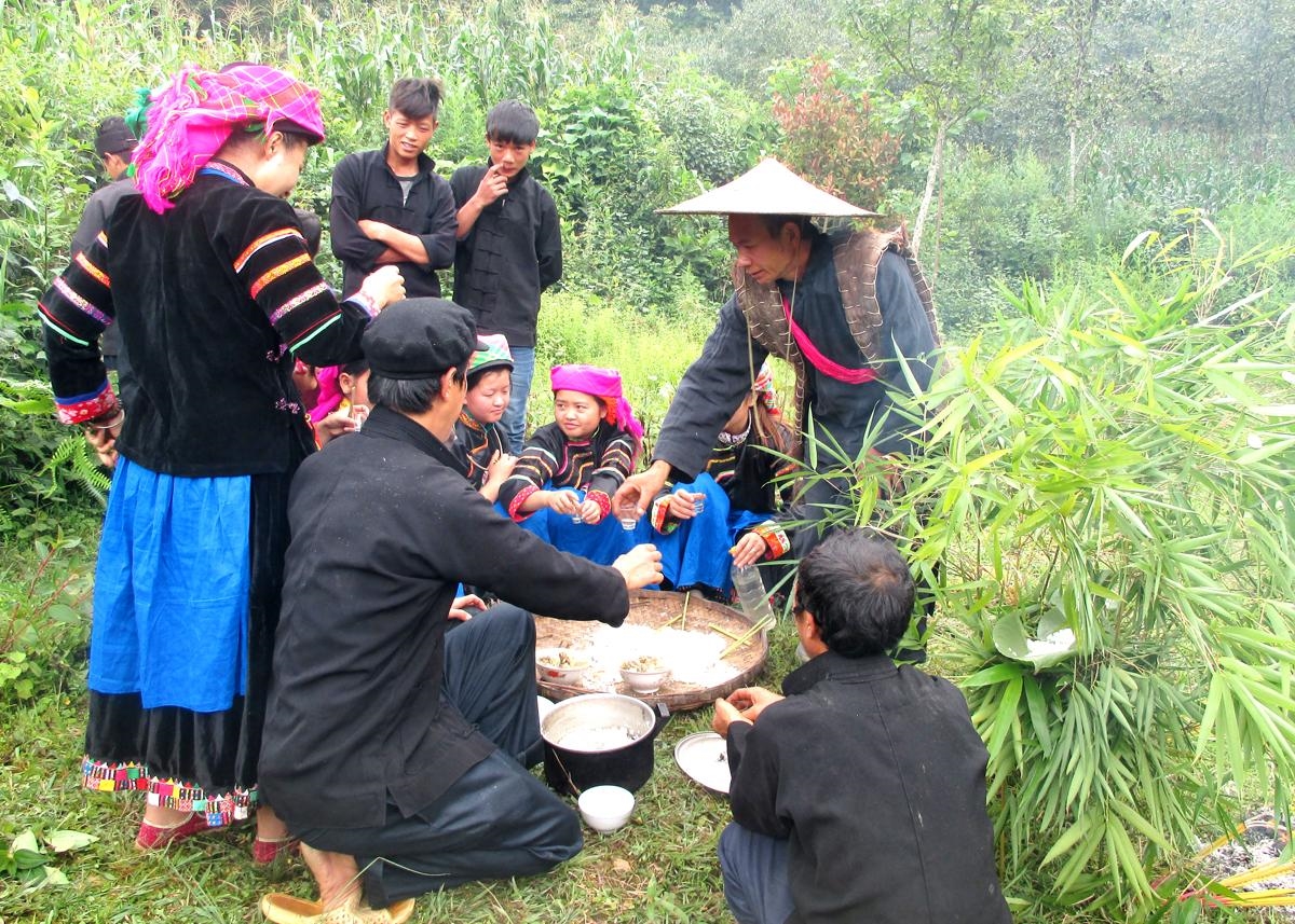 Dân tộc Pu Péo có những nét văn hóa truyền thống, phong tục, tập quán độc đáo, đóng góp nhiều di sản văn hóa quý báu vào kho tàng văn hóa của cộng đồng các dân tộc ở Việt Nam, trong đó có Lễ ra đồng.