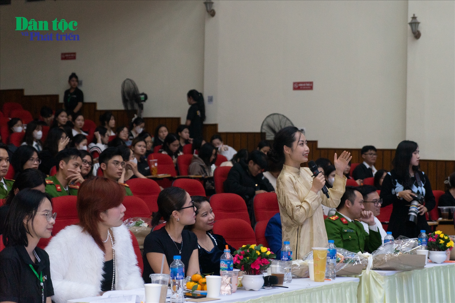 Bí thư Đoàn Thanh niên Đại học Văn hóa Hà Nội có những góp ý và chia sẻ với các đội thi