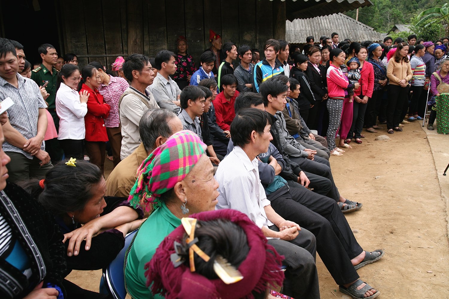 Nhân dân xã biên giới Nà Hỳ (huyện Nậm Pồ, tỉnh Điện Biên), trong một hoạt động của Giáo hội Phật giáo Việt Nam, tỉnh Điện Biên.