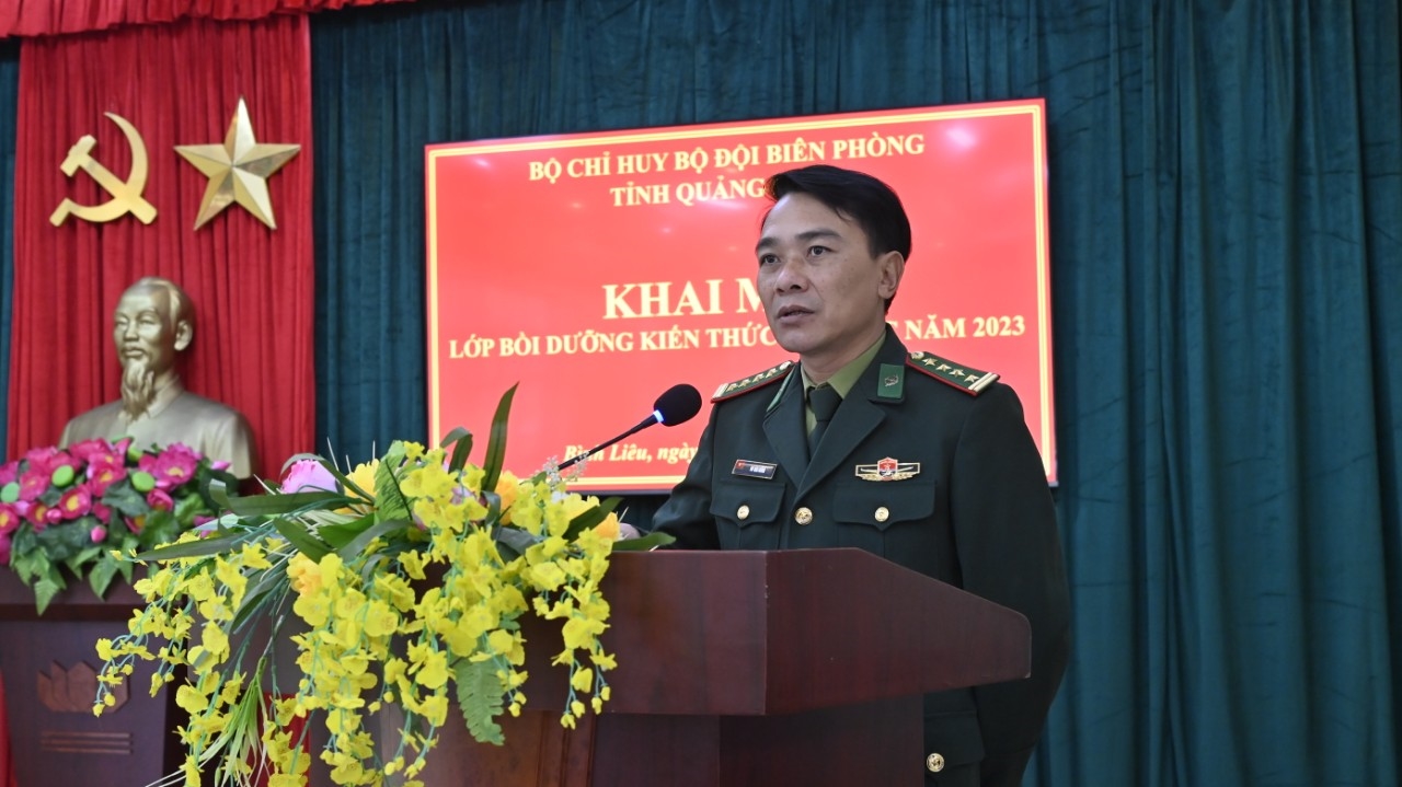 Đại tá Vũ Văn Hưng, Phó Chính ủy BĐBP tỉnh Quảng Ninh phát biểu chỉ đạo 