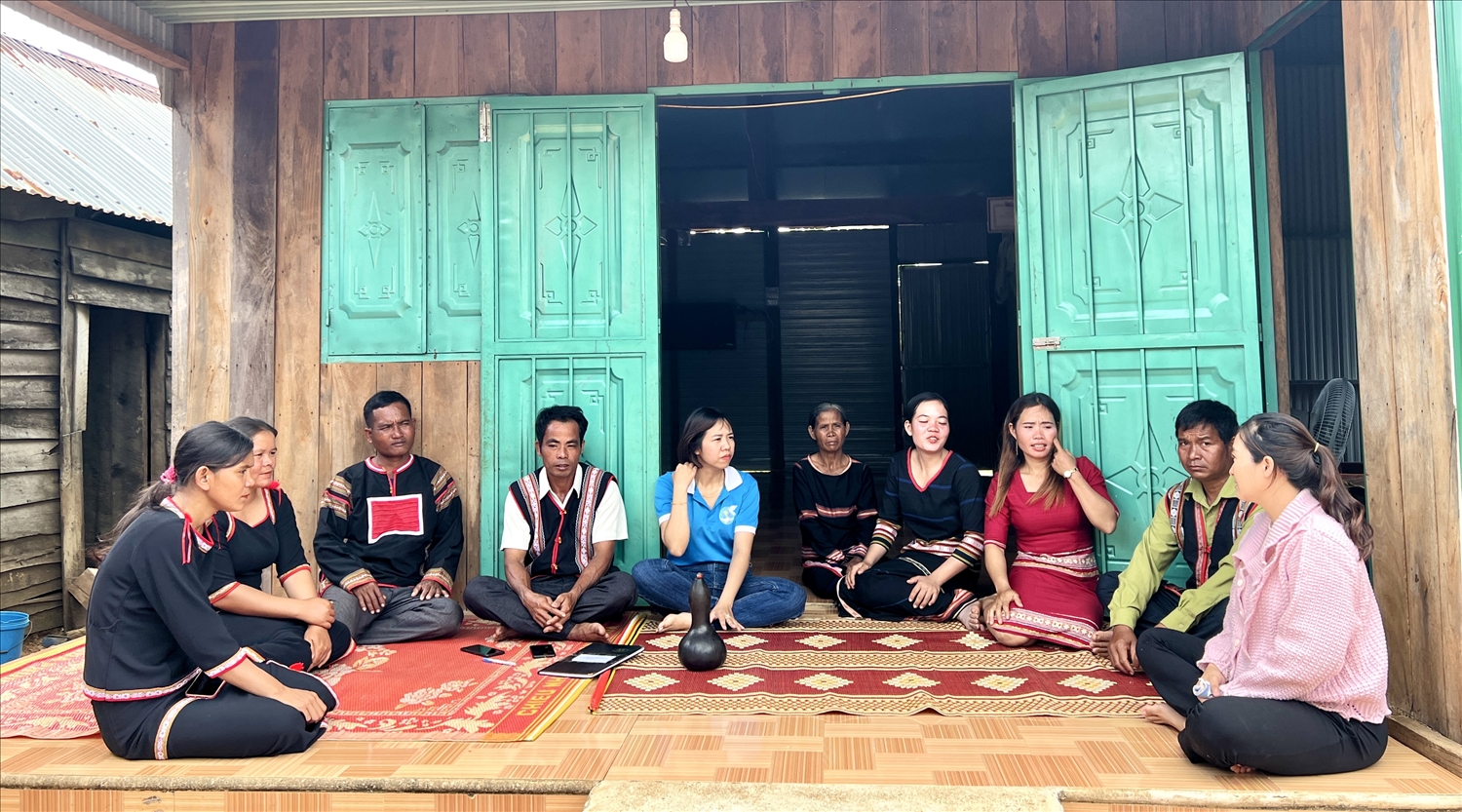 Các thành viên của mô hình “Địa chỉ an toàn” tại làng Ia Ngăng (xã Chư Don) trở thành tình nguyện viên trong cộng đồng, đảm bảo an toàn cho phụ nữ và trẻ em 