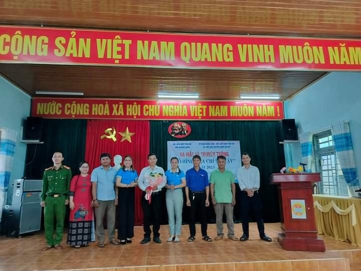 BCĐ- Tin CĐ Thông tin đối ngoại) Quảng Nam ra mắt 02 mô hình "Địa chỉ tin cậy" tại vùng miền núi, dân tộc thiểu số.