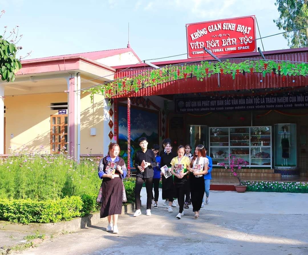 Không gian sinh hoạt văn hóa dân tộc của các em học sinh Trường PTDTNT THPT Miền Tây