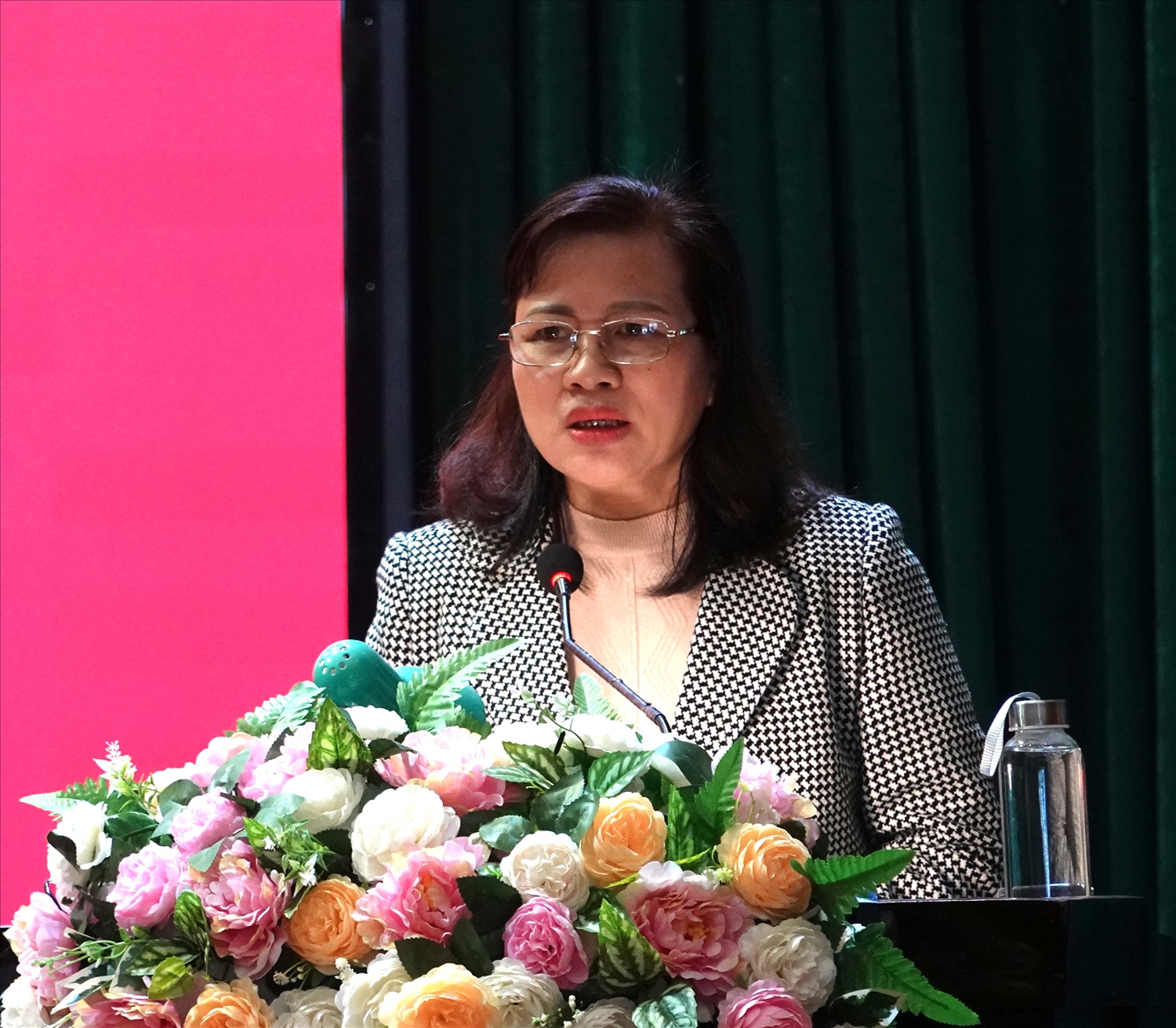 Bà Lê Ngọc Hoa, Phó Chủ tịch UBND huyện Như Thanh phát biểu tại Lễ khai giảng khóa học
