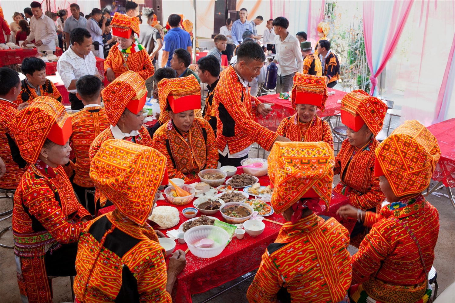 Trang phục truyền thống được người Dao Lô Găng mặc trong sinh hoạt đời thường cũng như các dịp lễ