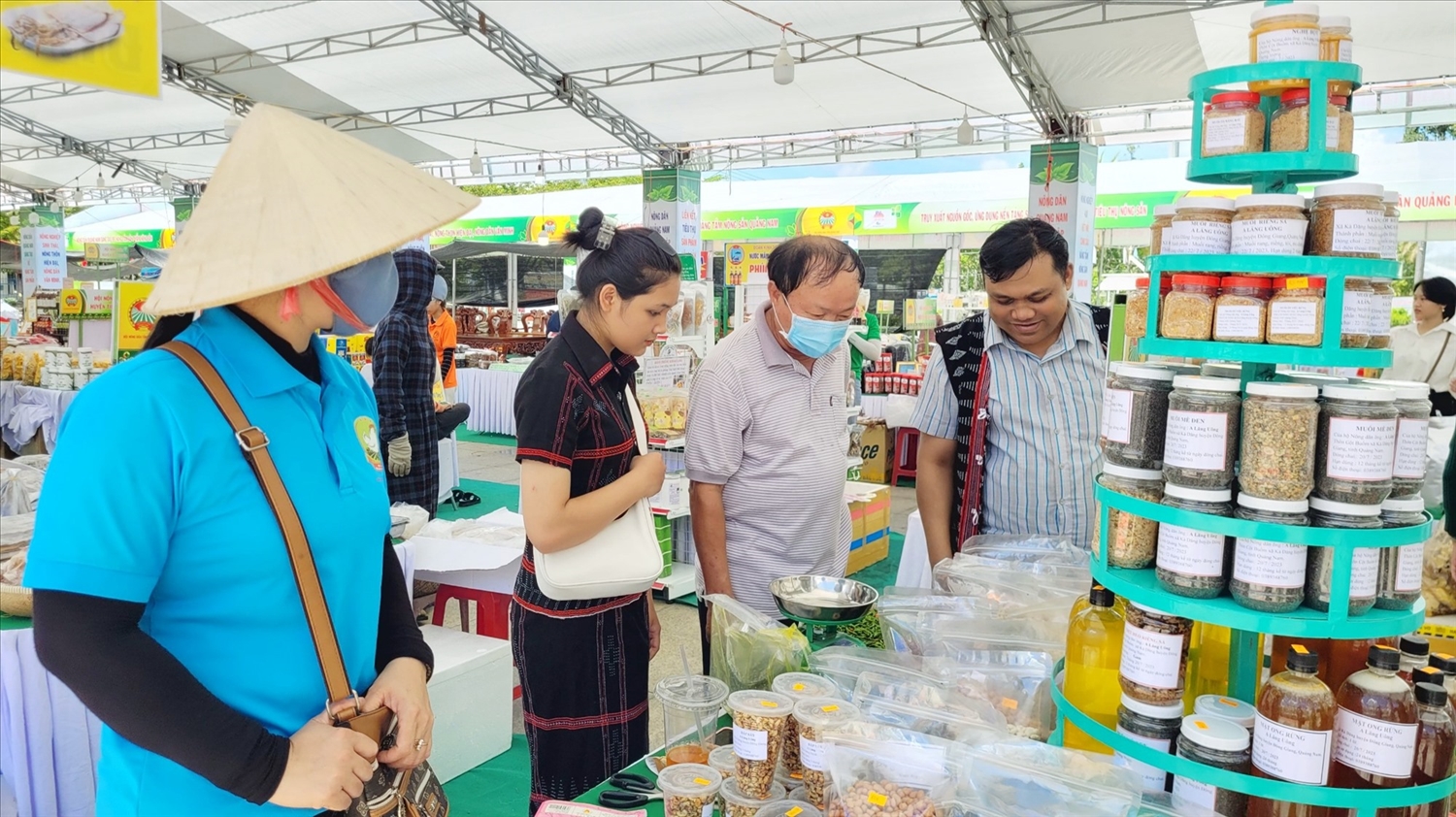 Tỉnh Quang Nam ưu tiên tổ chức hội chợ, triển lãm sản phẩm đặc trưng, sản phẩm miền núi