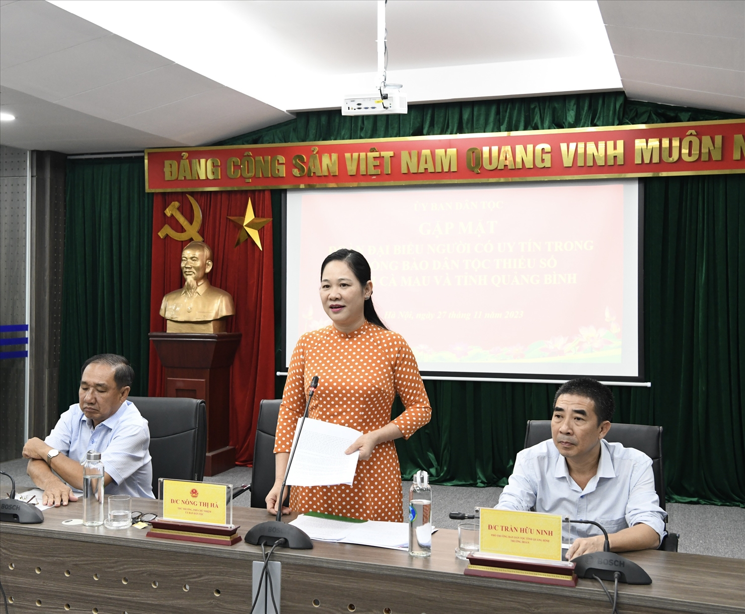 Thứ trưởng, Phó Chủ nhiệm UBDT Nông Thị Hà phát biểu tại cuộc gặp mặt