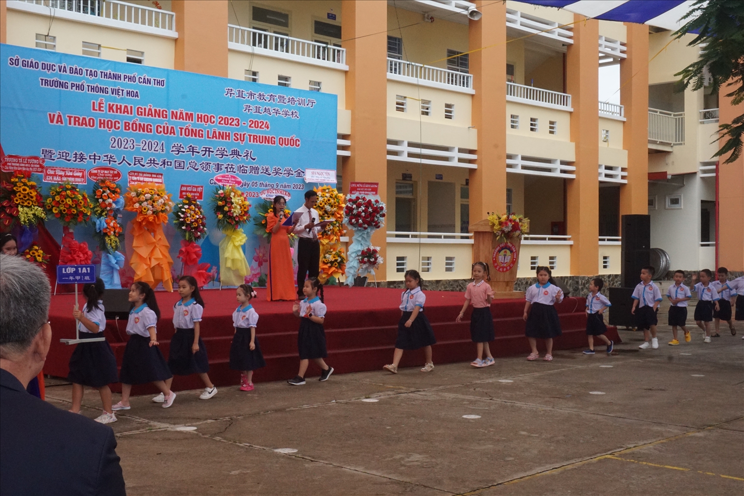 Trường Phổ thông Việt - Hoa đã trở thành ngôi trường của các em học sinh với nhiều thành phần dân tộc khác nhau