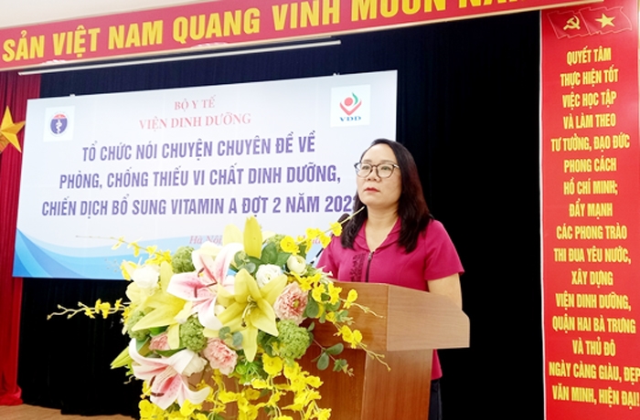 PGS, TS Trương Tuyết Mai - Phó Viện trưởng Viện Dinh dưỡng quốc gia phát biểu tại buổi họp