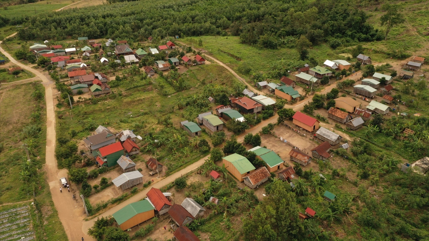 Cuộc sống của người dân ở nhiều buôn làng Gia Lai còn khó khăn, tập quán văn hóa... khiến tiếp cận các dịch vụ chăm sóc sức khỏe vùng đồng bào DTTS còn hạn chế