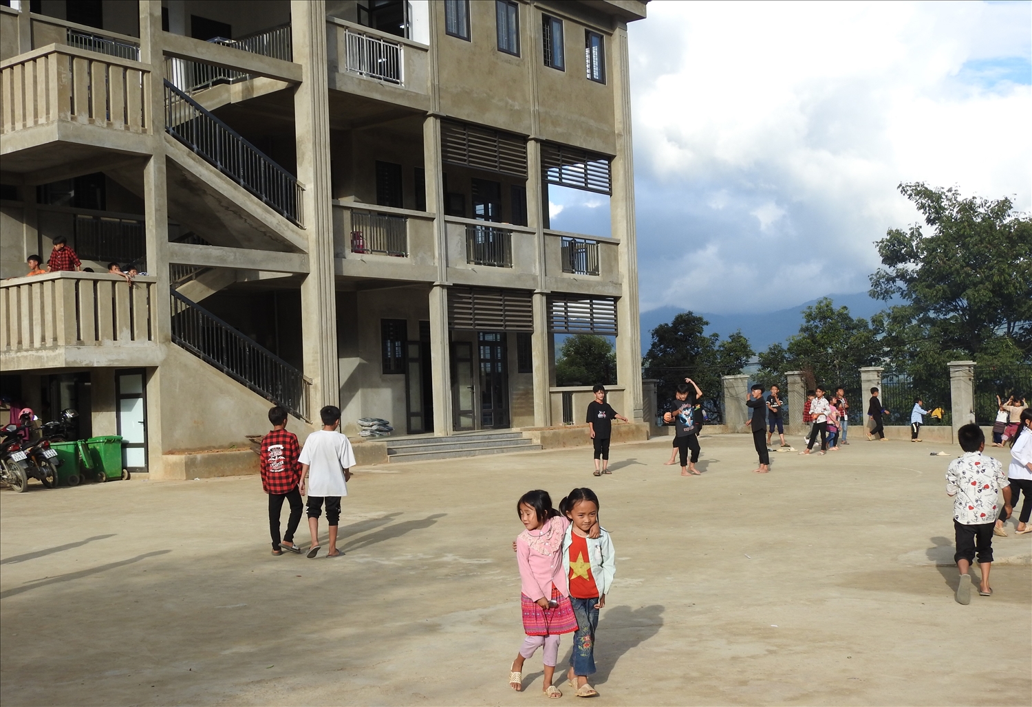Những ngôi trường tại tỉnh Yên Bái được đầu tư khang trang, đáp ứng yêu cầu dạy và học. (Trong ảnh: Trường PTDTBTTH&THCS xã Kim Nọi, Mù Căng Chải)