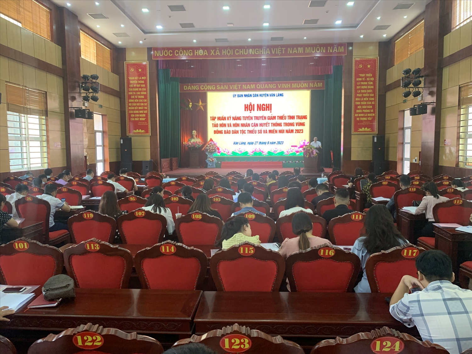 Hội nghị tập huấn kỹ năng tuyên truyền giảm thiểu tình trạng tảo hôn và hôn nhân cận huyết thống trong vùng đồng bào DTTS năm 2023 do UBND huyện Văn Lãng tổ chức.