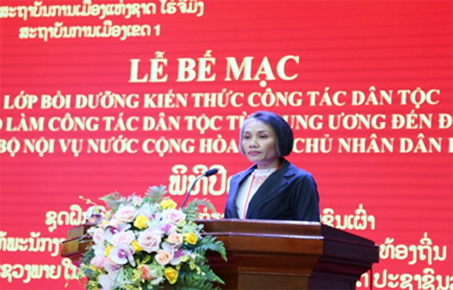 Phó Vụ trưởng, Vụ Dân tộc và Tôn giáo nước Cộng hòa Dân chủ Nhân dân Lào Khonesavanh Voralath phát biểu tại buổi lễ