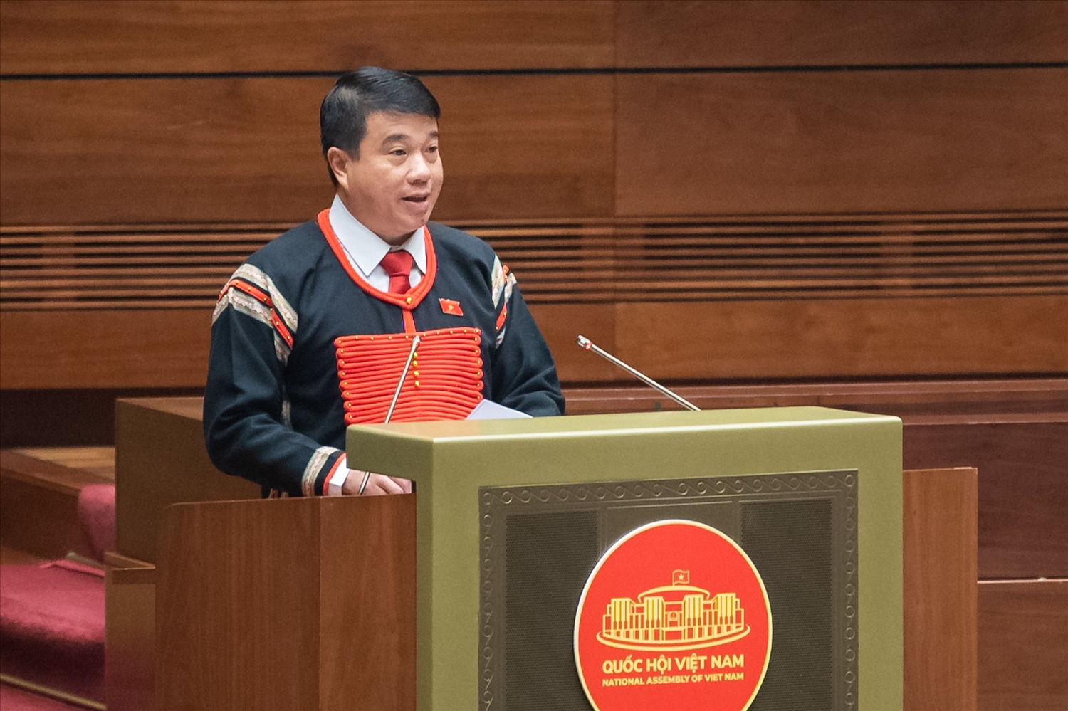 Chủ tịch Hội đồng Dân tộc của Quốc hội Y Thanh Hà Niê Kđăm trình bày Báo cáo 