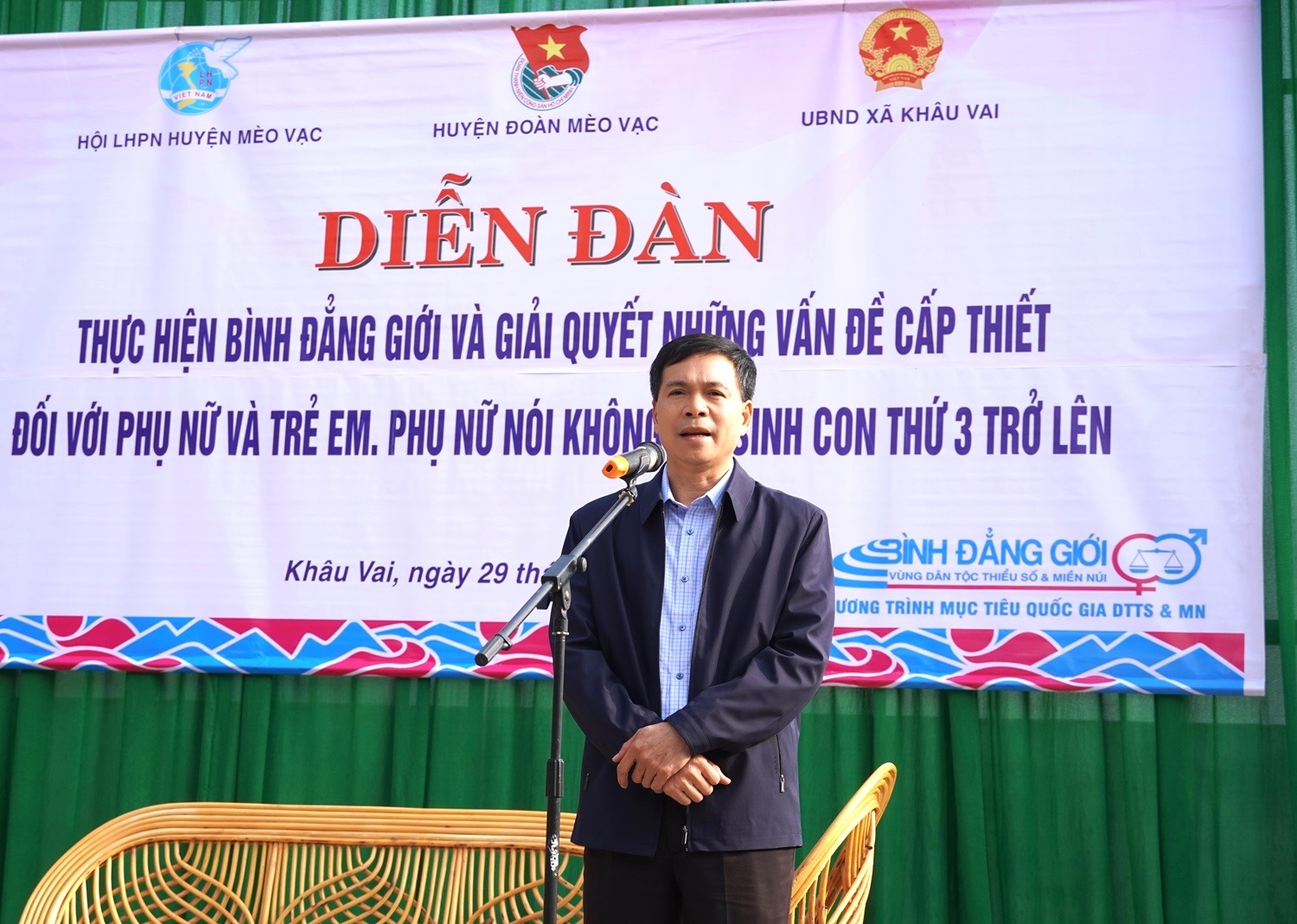 Đồng chí Phạm Văn Tú, Bí thư Huyện ủy Mèo Vạc (Hà Giang) phát biểu tại Diễn đàn.