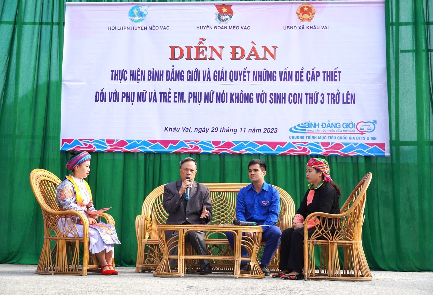 Lãnh đạo Trung tâm Dân số kế hoạch hóa gia đình huyện Mèo Vạc (Hà Giang) chia sẻ về công tác dân số kế hoạch hóa gia đình của huyện.