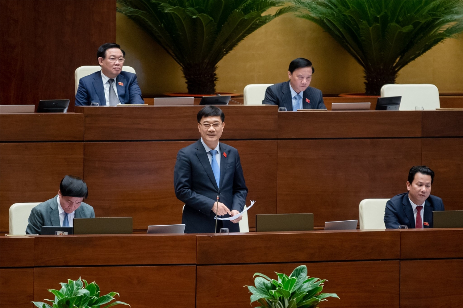 Chủ nhiệm Ủy ban Kinh tế Vũ Hồng Thanh giải trình, tiếp thu ý kiến của đại biểu Quốc hội