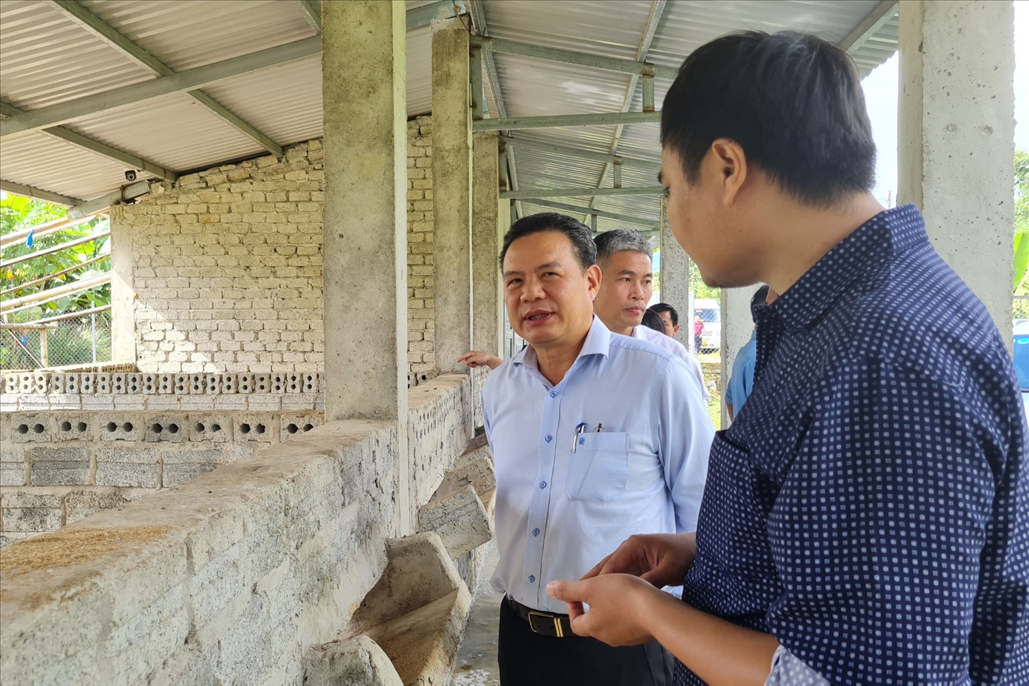 Thứ trưởng Bộ Lao động – Thương binh và Xã hội Lê Văn Thanh kiểm tra dự án đầu tư từ nguồn vốn chương trình MTQG tại huyện Nam Giang