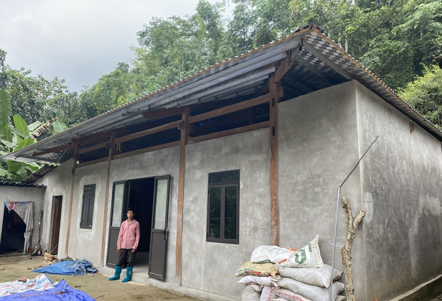 Căn nhà mới của gia đình anh Nguyễn Mạnh Quân, thôn Bản Luông, xã Mỹ Thanh, huyện Bạch Thông sắp hoàn thiện