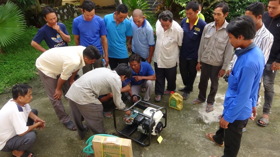 Từ nguồn lực chính sách dân tộc, chính quyền các cấp tỉnh An Giang đã triển khai hỗ trợ các phương tiện sản xuất như máy đánh đường, máy phun xịt thuốc bảo vệ thực vật... giúp đồng bào Khmer ổn định cuộc sống