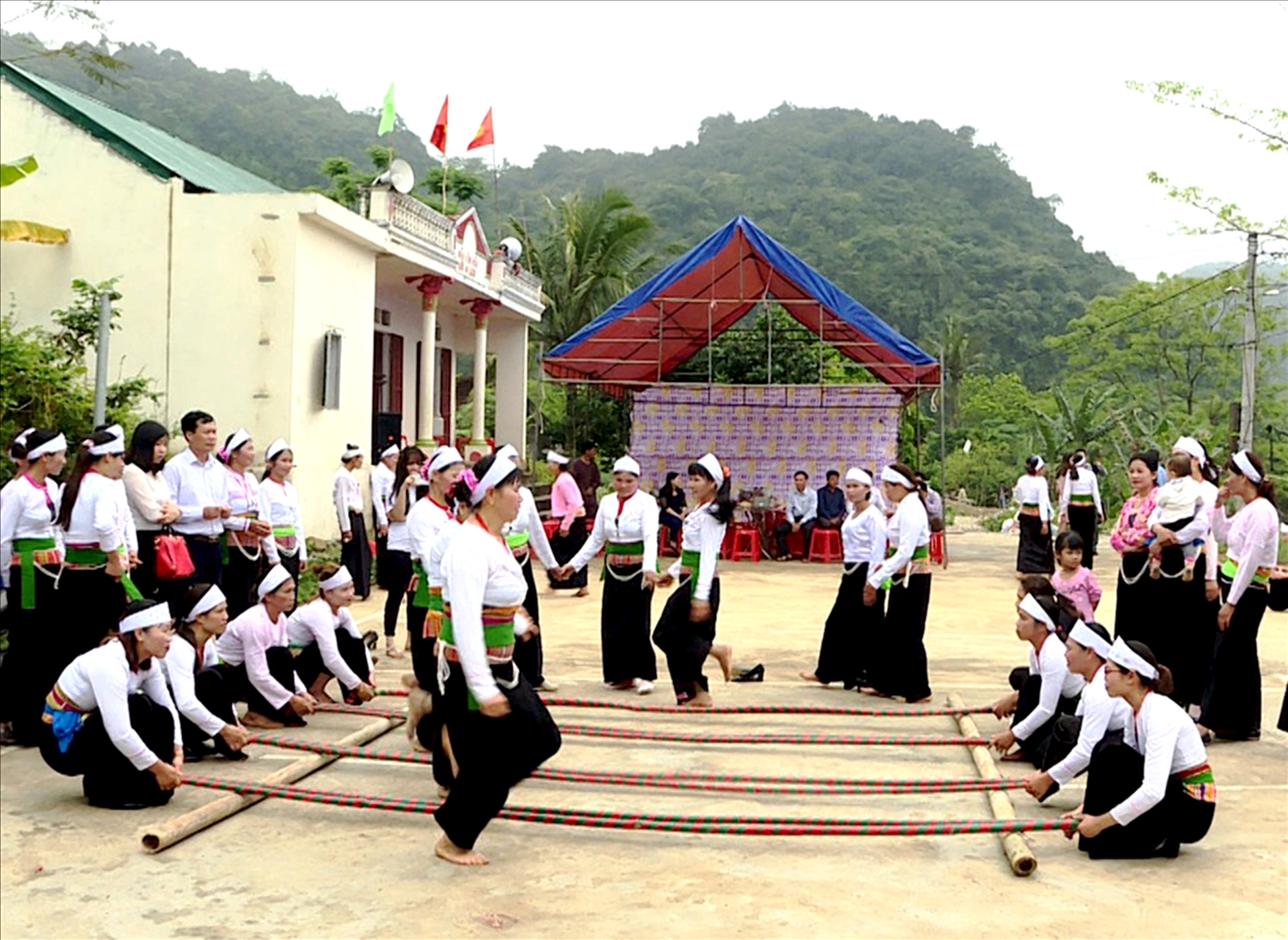  Những nét văn hóa đặc sắc của đồng bào dân tộc Mường huyện Nho Quan, Ninh Bình.