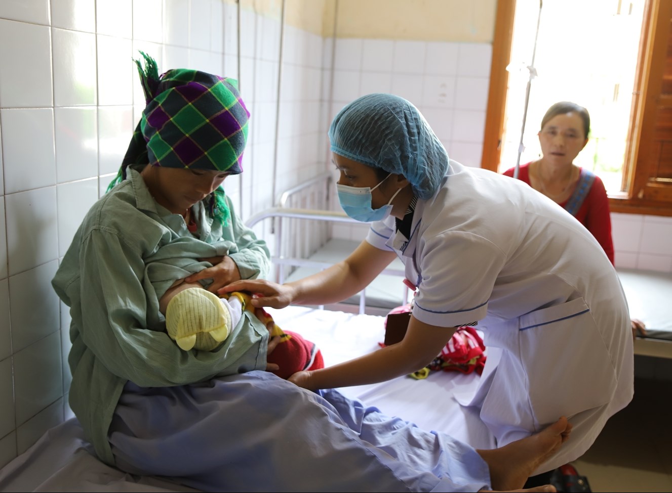 Hướng dẫn chăm sóc cho mẹ và bé khi sinh tại BVĐk huyện Bắc Hà.