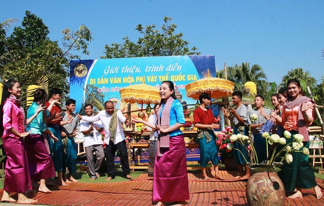 Lễ hội Ok Om Bok tỉnh Trà Vinh là một trong những lễ hội lớn của đồng bào dân tộc Khmer, được công nhận là Di sản Văn hóa phi vật thể cấp Quốc gia từ năm 2014