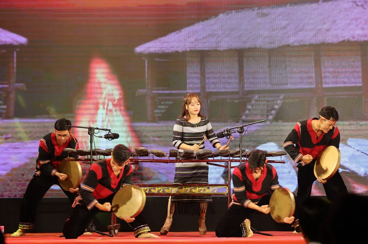 Tiết mục biểu diễn văn nghệ mang đậm bản sắc văn hóa truyền thống của đồng bào các dân tộc tại tỉnh Ninh Thuận