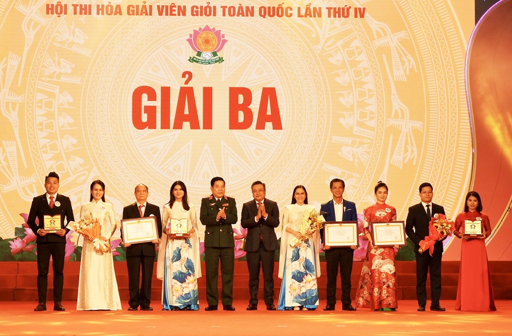 Đội thi TP. Hà Nội, Bà Rịa - Vũng Tàu, Ninh Bình đạt giải Ba