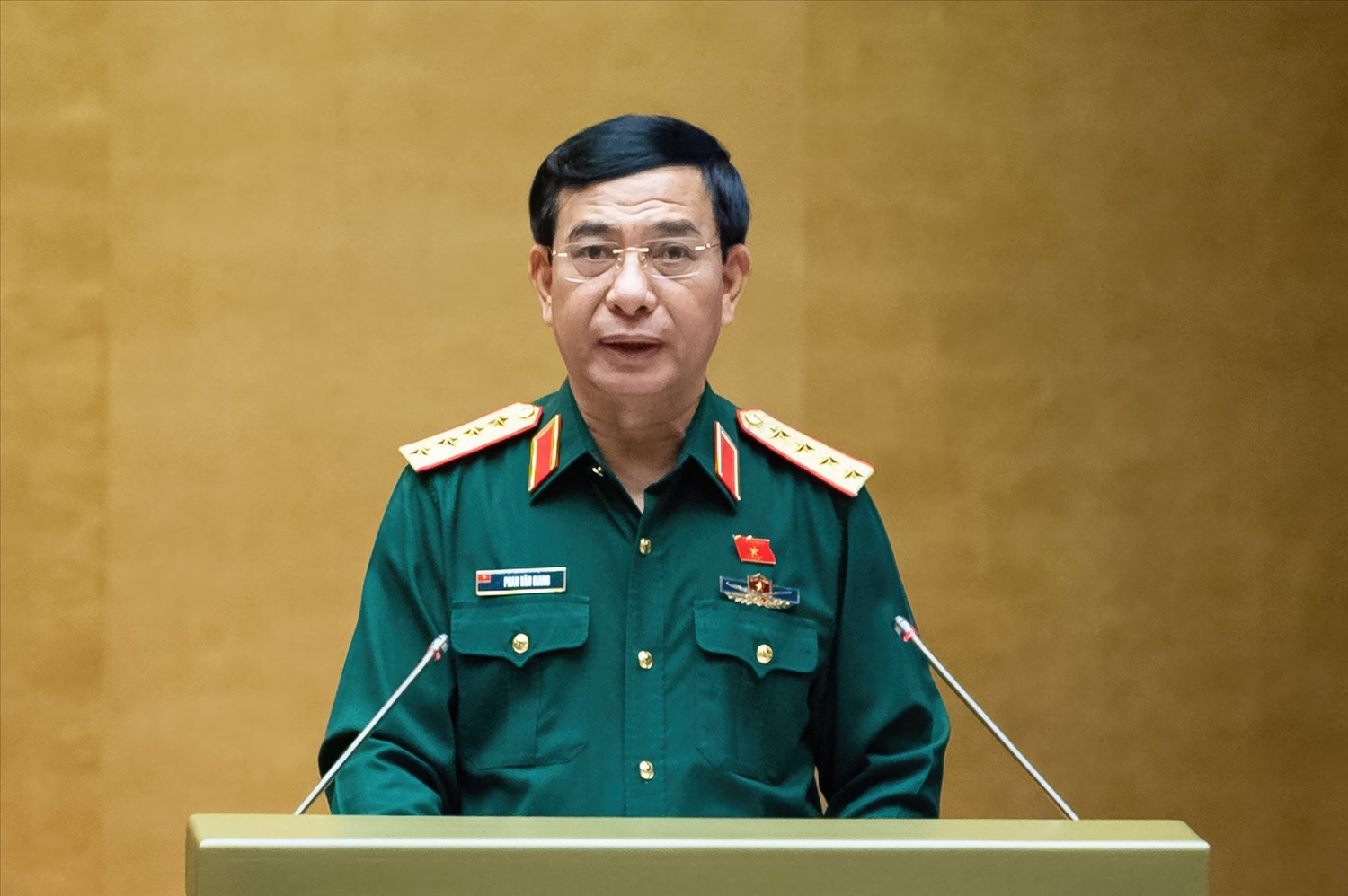 Bộ trưởng Bộ Quốc phòng Phan Văn Giang trình bày Tờ trình dự thảo Luật