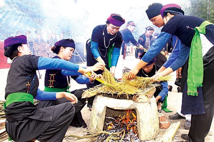 Người Tày Khao ở xã Đông Cuông, huyện Văn Yên trong Lễ hội Cơm mới.