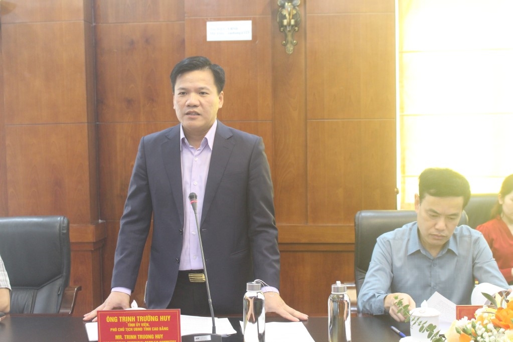  Ông Trịnh Trường Huy, Phó Chủ tịch UBND tỉnh Cao Bằng phát biểu tại buổi làm việc với Đoàn chuyên gia UNESCO