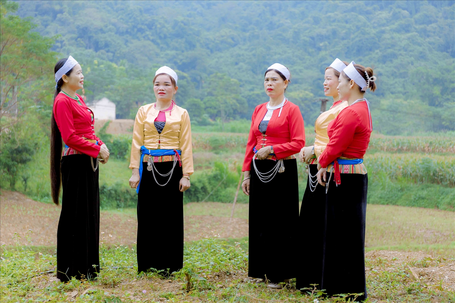 Những khúc hát dân ca dân tộc Mường vẫn được các chị, các mẹ tại Bản Khanh lưu giữ và sử dụng trong đời sống sinh hoạt hằng ngày