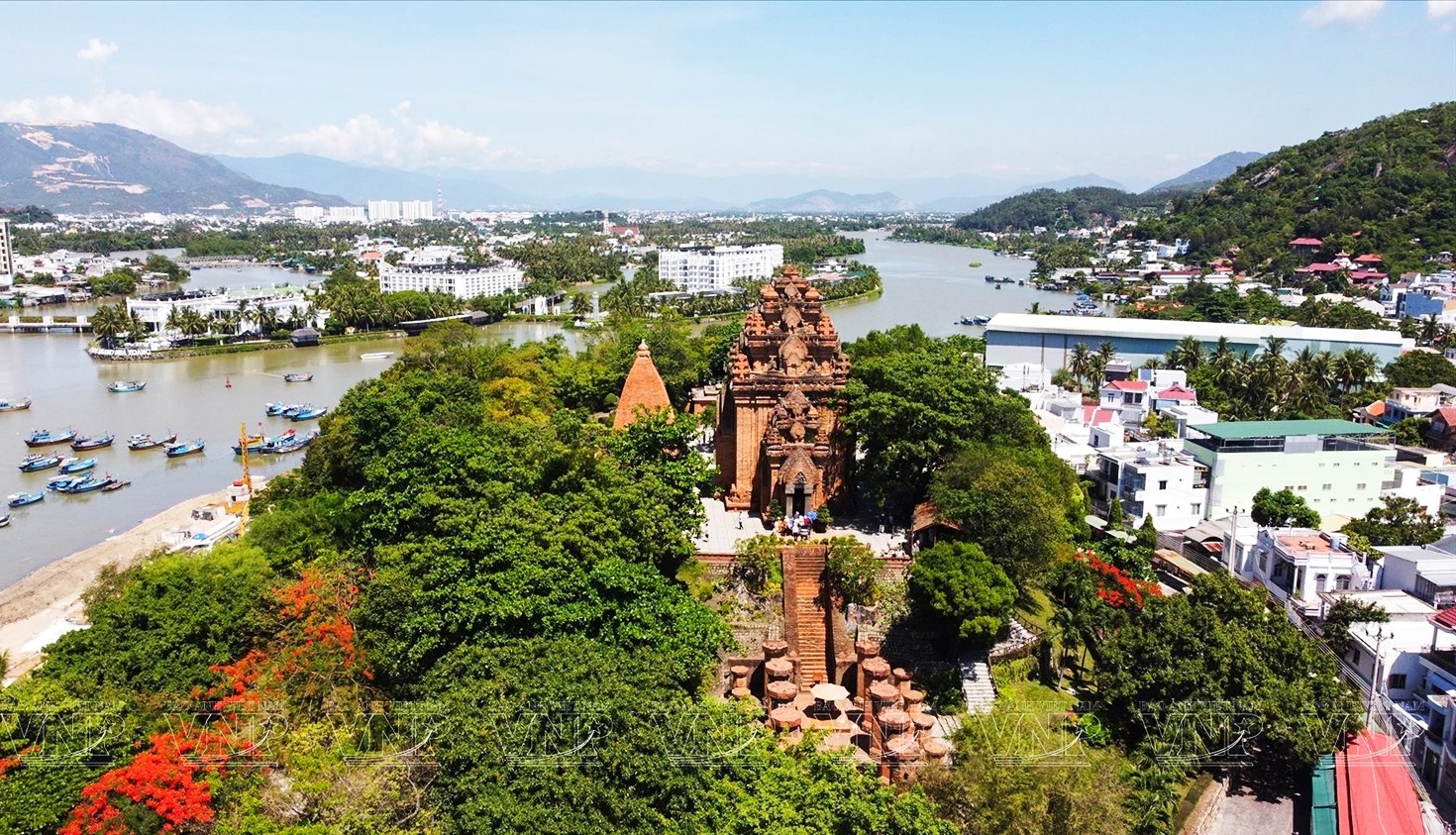 Tháp Bà Ponagar (TP.Nha Trang, Khánh Hòa) là một trong những di tích sắp được kiểm tra việc quản lý tiền công đức