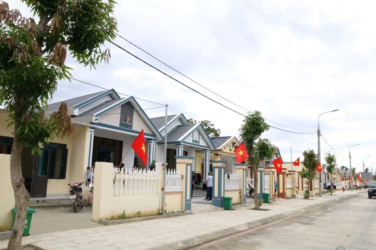 Những ngôi nhà khang trang của các hộ dân vạn chài tại khu tái định cư xã Thiệu Vũ, huyện Thiệu Hóa