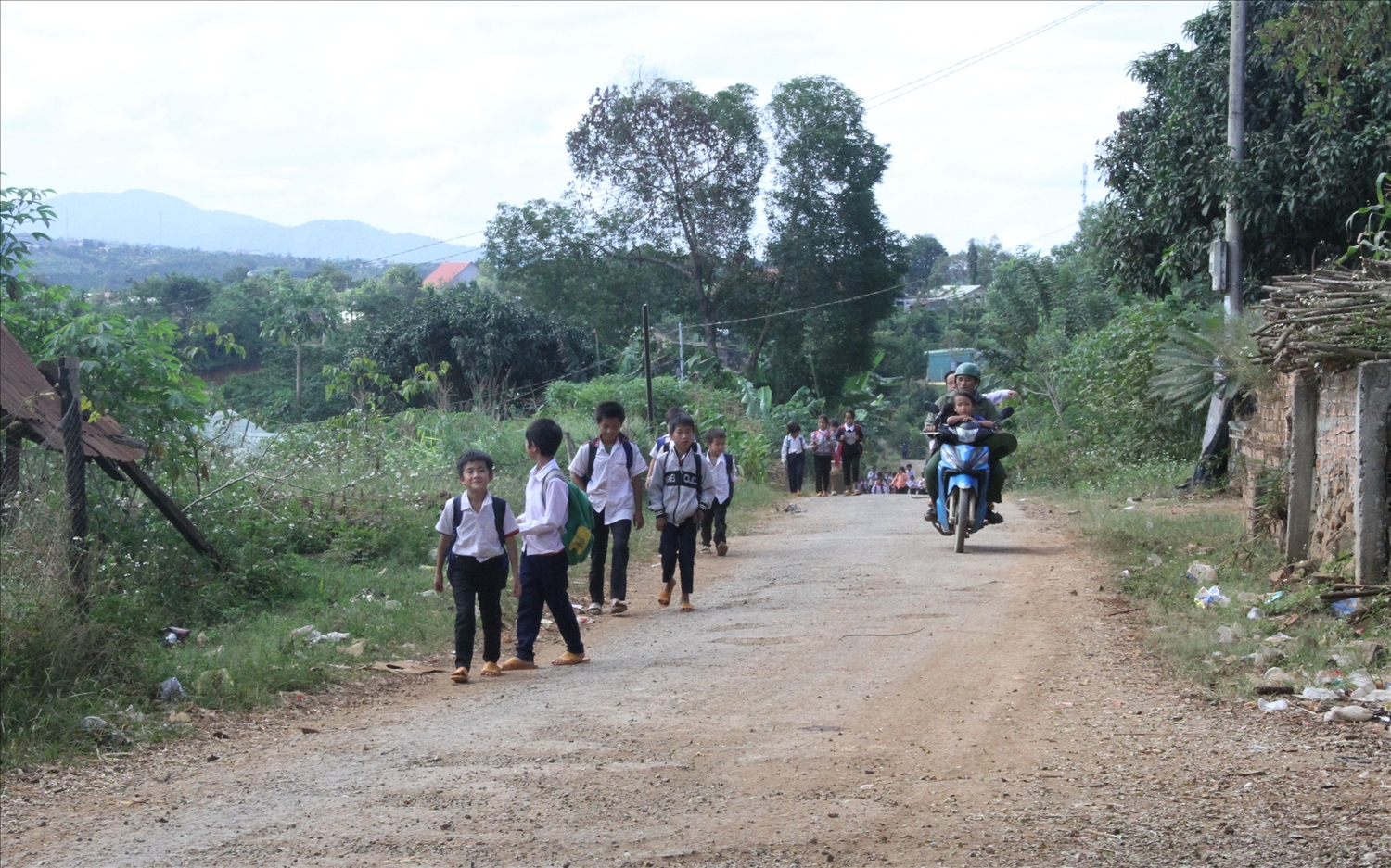 Cuộc sống yên bình thường ngày của người dân thôn 5, xã Đắk Plao